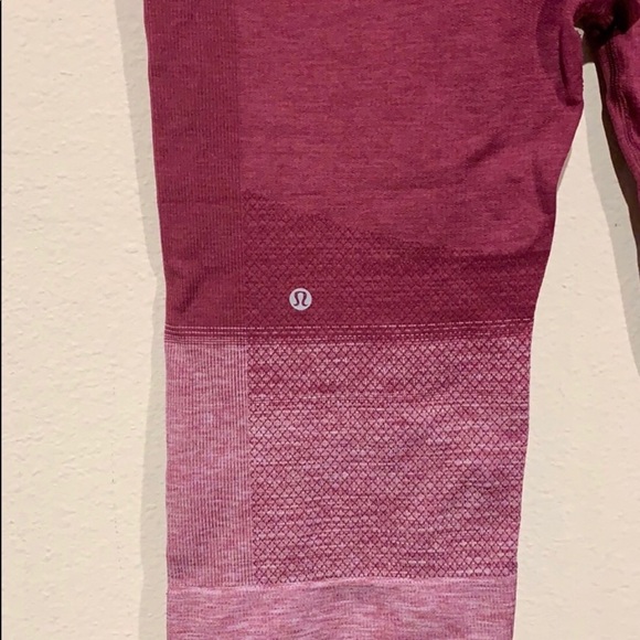 Lululemon Seemlessly Street Crop - size 10 - Picture 4 of 5